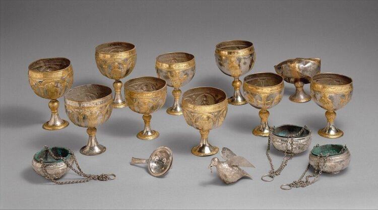 Ancient Roman chalice discovered in 6th-century Anglo-Saxon tomb in England