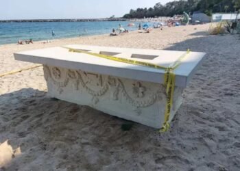 Roman-era sarcophagus discovered on Bulgarian beach