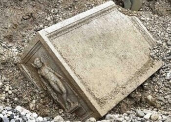 Roman funerary altar recovered from in Torre river