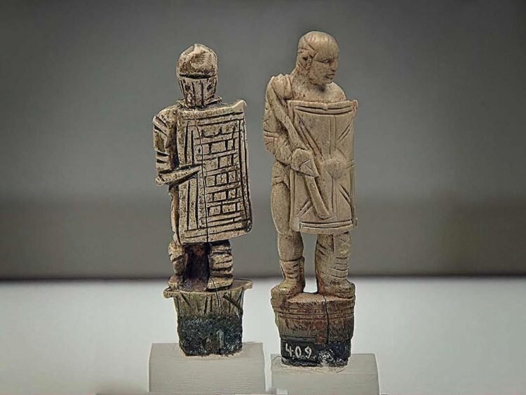 Handles of two Roman knives in the form of gladiators, Römisch-Germanisches Museum, Cologne.