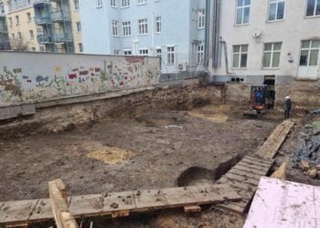 Archaeologists unearth Roman legionnaire artifacts in Vienna