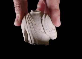 8-year-old boy finds 1,700-year-old Roman statuette fragment in Ramon Crater