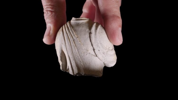 8-year-old boy finds 1,700-year-old Roman statuette fragment in Ramon Crater