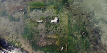 Ancient Roman villa emerges from Lake Fusaro in Italy