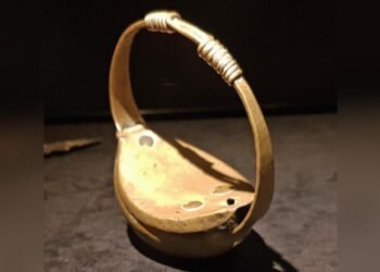 Rare 1,800-year-old Roman soldier’s wrist purse unearthed in Czech Republic reveals life on the empire’s frontier