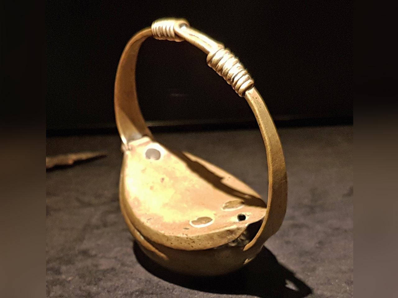 Rare 1,800-year-old Roman soldier’s wrist purse unearthed in Czech Republic reveals life on the empire’s frontier