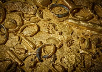 Mystery of 17th-century shipwreck carrying 400 gold coins solved after decades of research