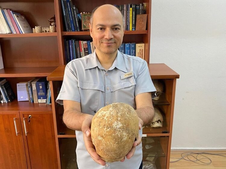 Skull with Greek inscription ‘Pilgrim Dimitrakis’ unearthed in Sinop, Türkiye