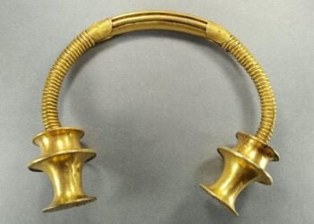 Spanish water worker discovers 2,500-year-old gold necklaces