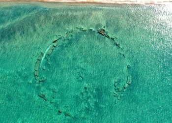 Submerged Roman structure of concentric walls discovered in the waters near Campo di Mare