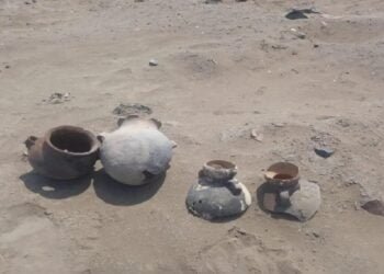 Peruvian archaeologists uncover ceramic vessels from Chancay culture in Lima