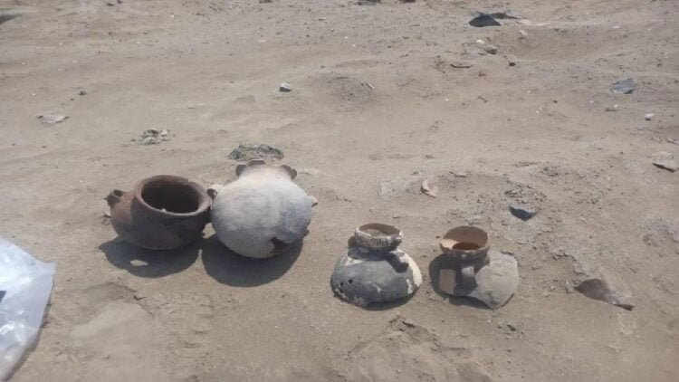 Peruvian archaeologists uncover ceramic vessels from Chancay culture in Lima