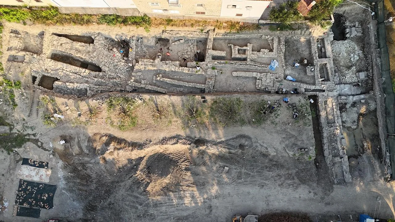 Bronze Age structures and the wall of the ancient Greek city of Epetion uncovered in Stobreč, Croatia