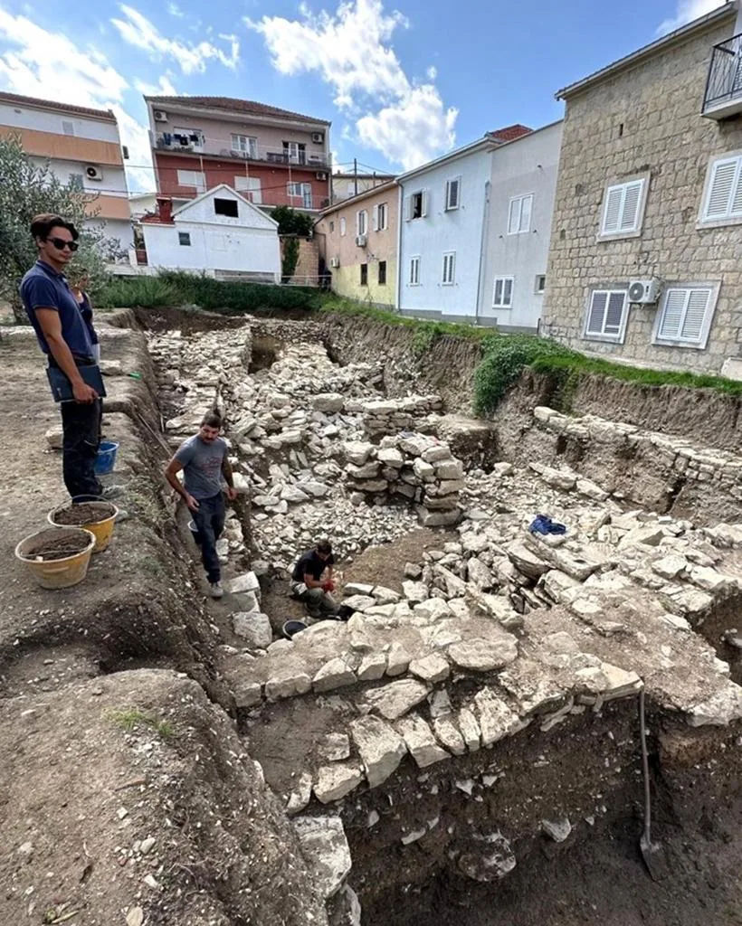 Bronze Age structures and the wall of the ancient Greek city of Epetion uncovered in Stobreč, Croatia