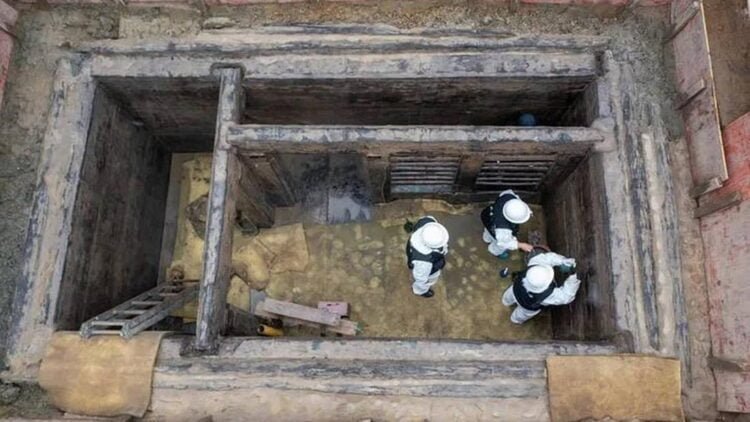 2,200-year-old tomb holding hundreds of ancient relics unearthed in China