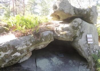 World’s oldest 3D map, dating back to 18,000 BCE, discovered in a Paleolithic cave near Paris